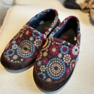 Acorn Multi Colored Abstract Fleece Suede Moccasin Slippers Size 9.5-10.5